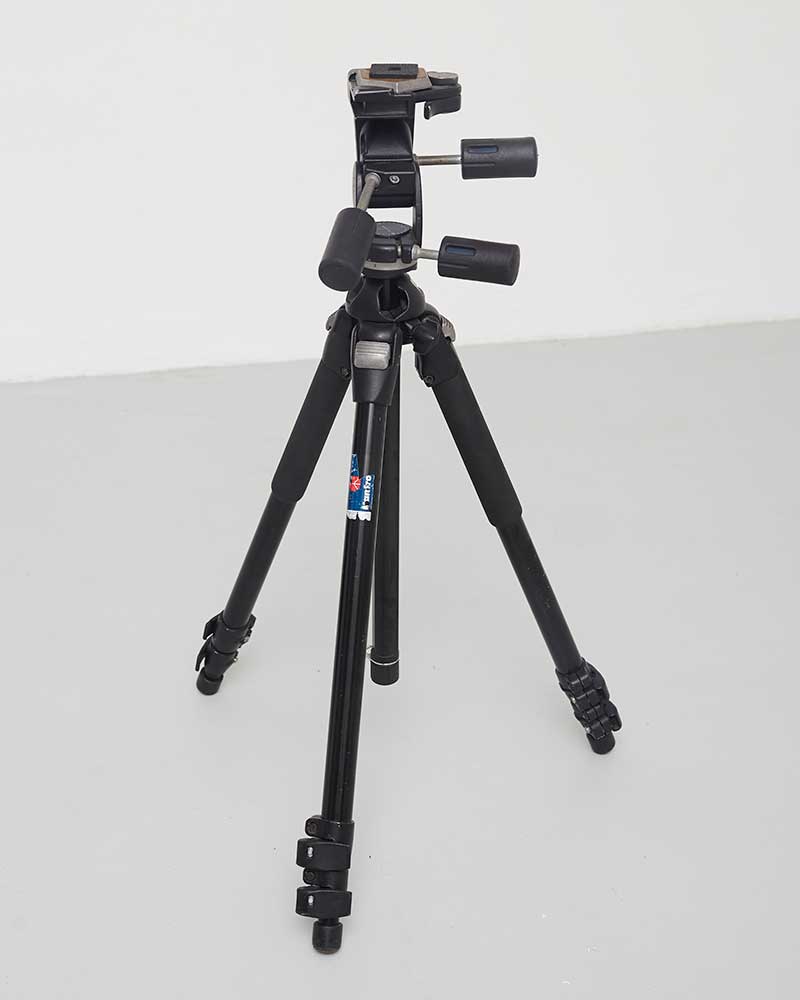 StudioZOOM Noleggio studio fotografico a Milano con stativi e treppiedi